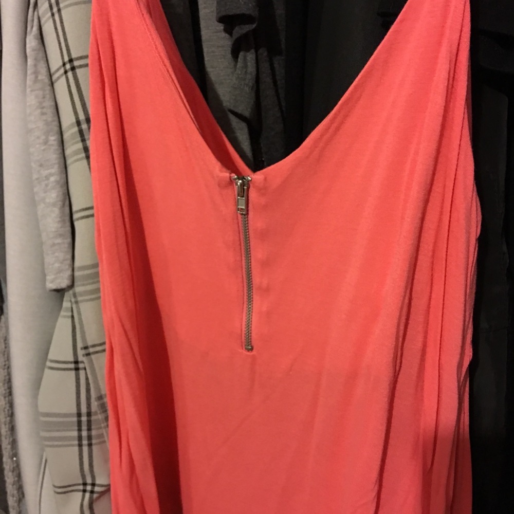 Coral cami top with front zipper!🌸